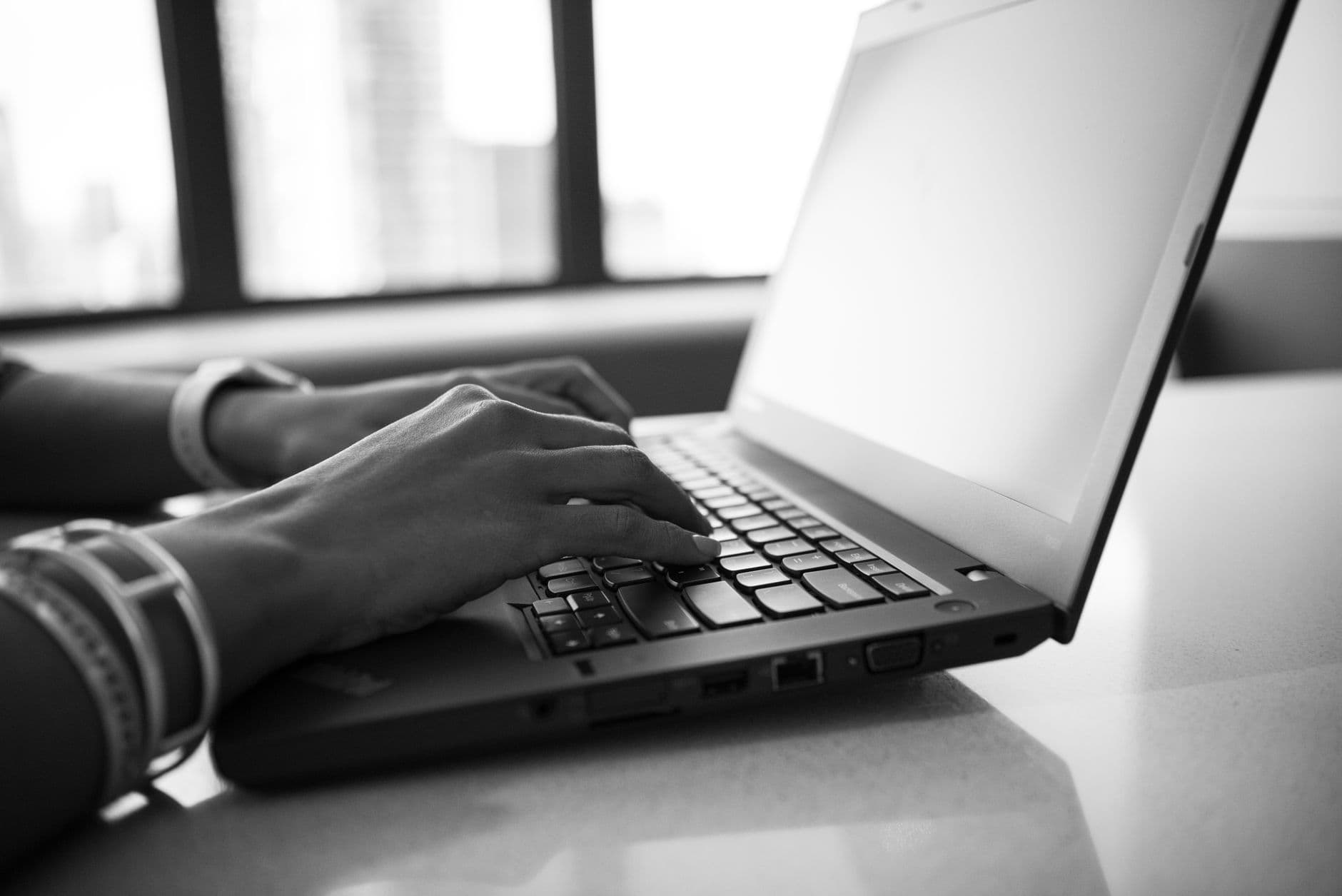 Freelance SEO vs SEO Agency: Pros, Cons, and Costs Compared